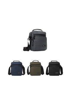 Morral Pu Pierre Cardin Waterproof  Asa Superior Reforzado  Dos Bolsillos Frontal. Cierre Trasero O Correa Regulable Pc3029 O